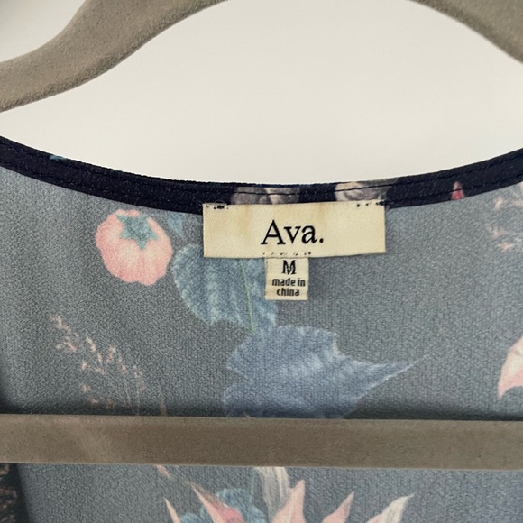 Ava Floral Romper Size Medium - Picture 4 of 4